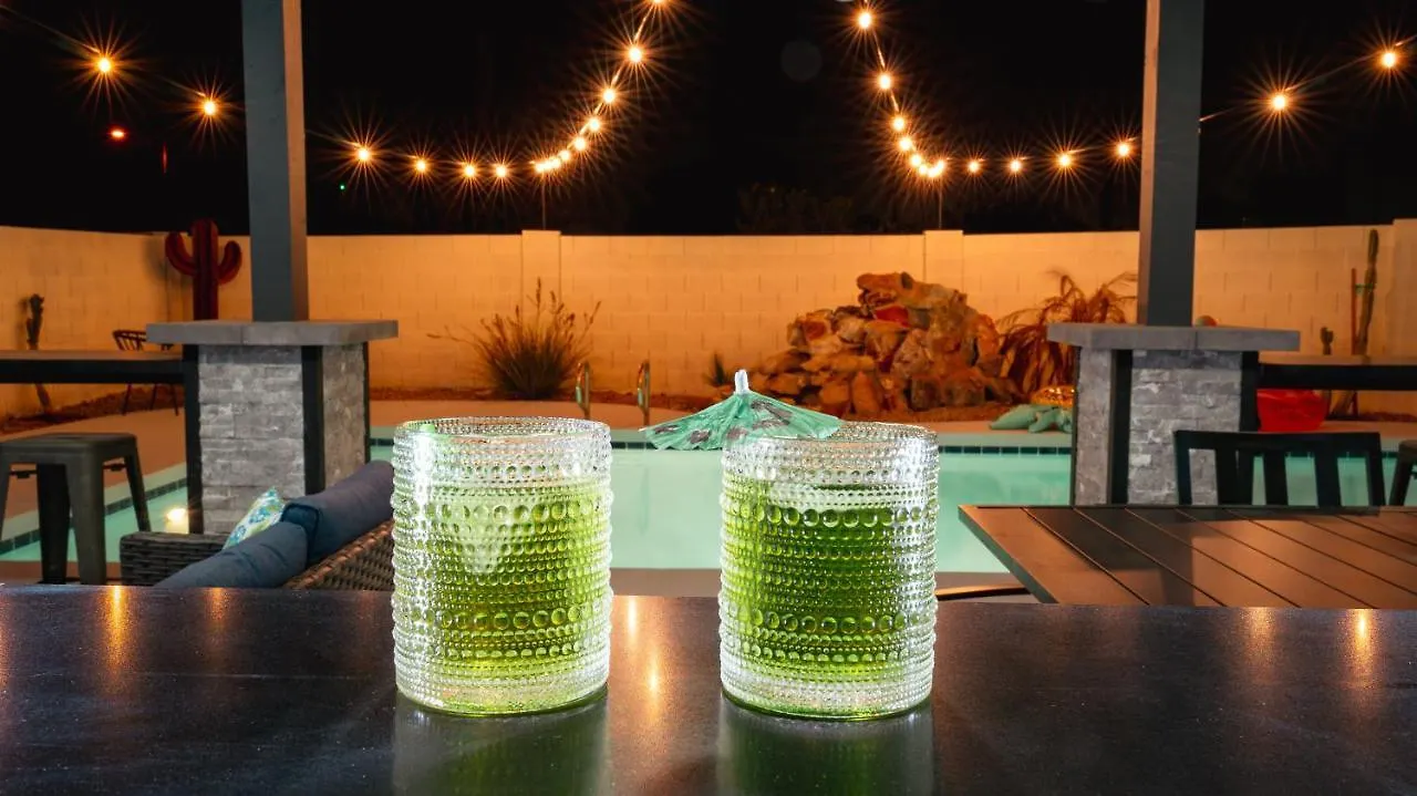 Sundown@Oldtown~Pool~Cabana~Bar 스코 츠 데일